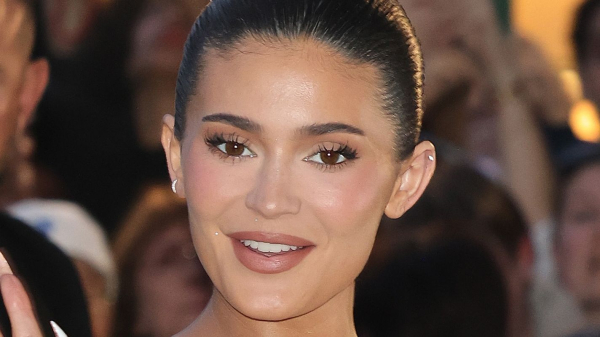 Kylie Jenner’s Plaid Nails Are a Mismatched Masterpiece – See Photos